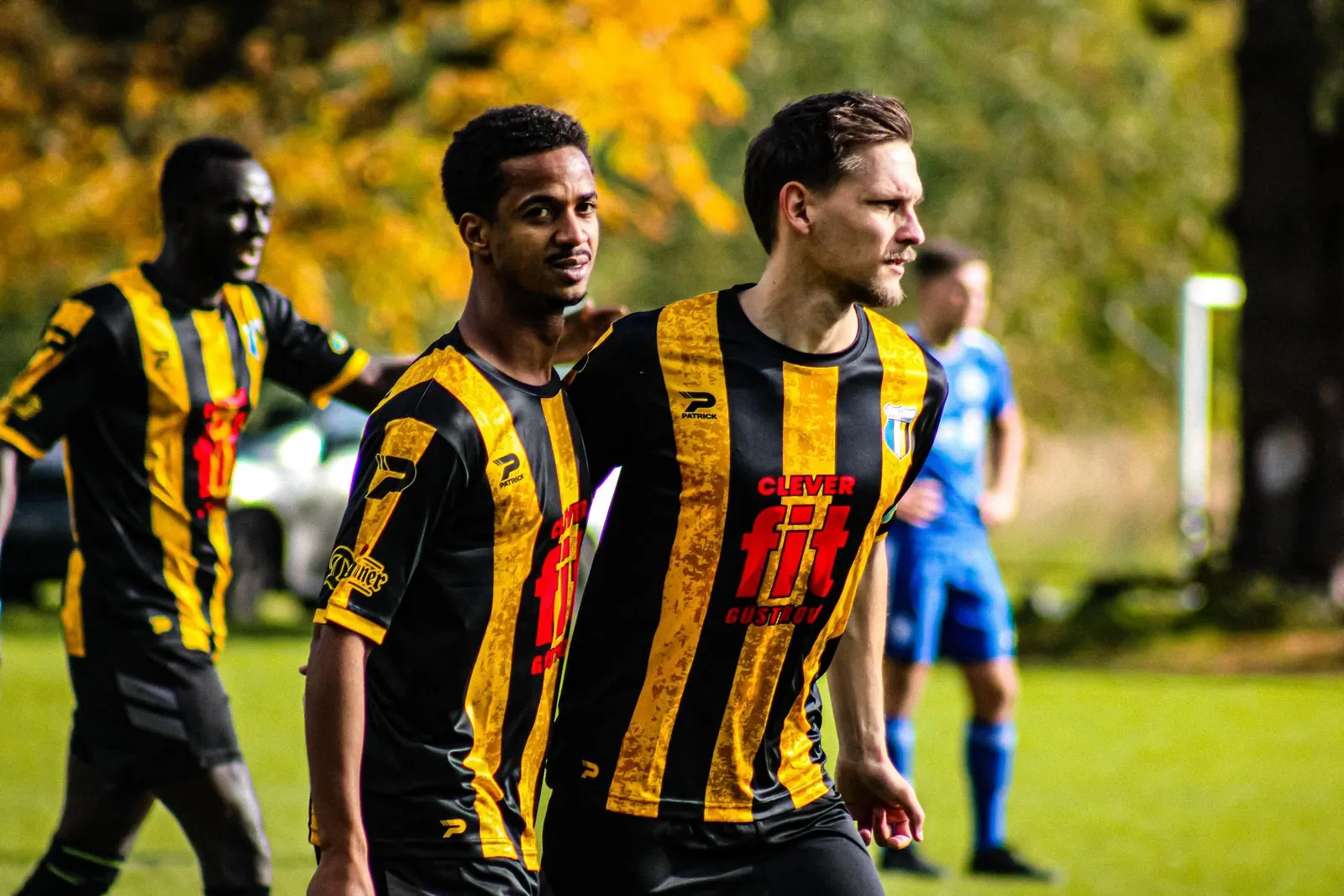 Spieler des FC KSG Lalendorf in den schwarz-gelben Patrick-Trikots